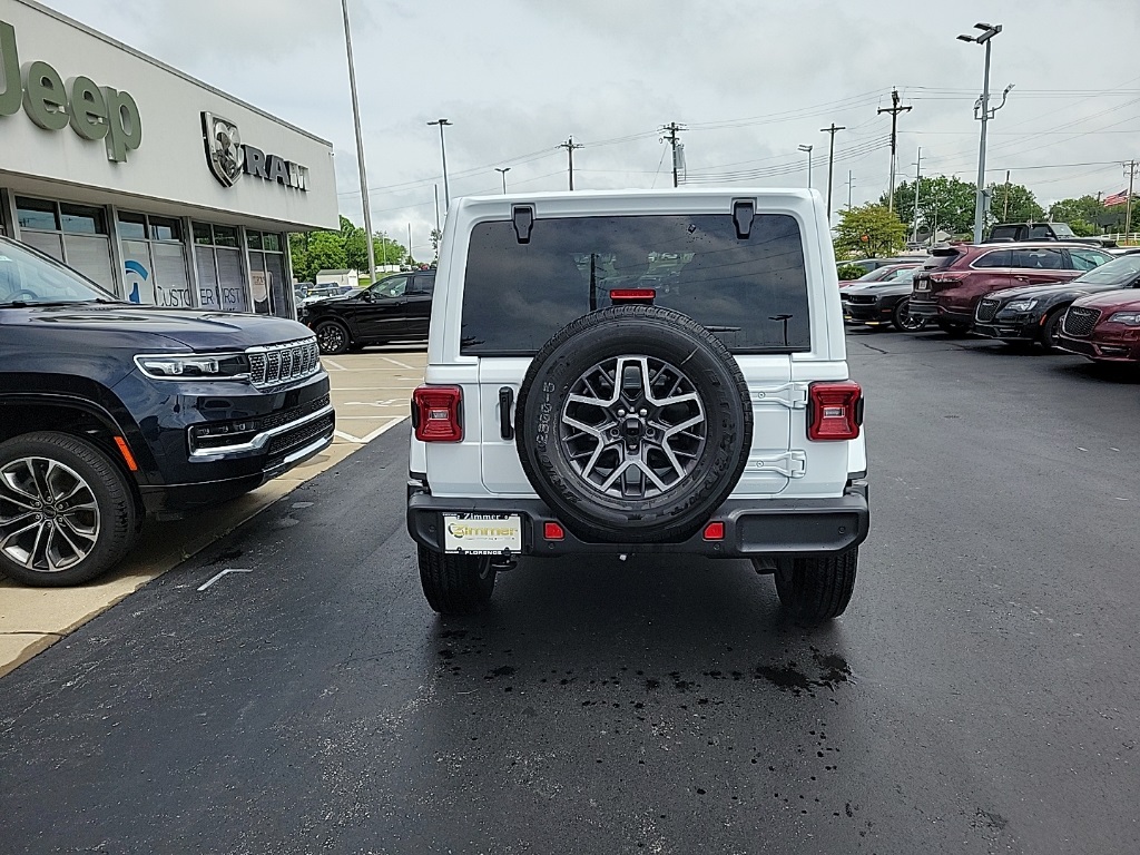 2024 Jeep Wrangler Sahara 10