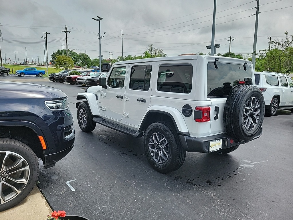 2024 Jeep Wrangler Sahara 11