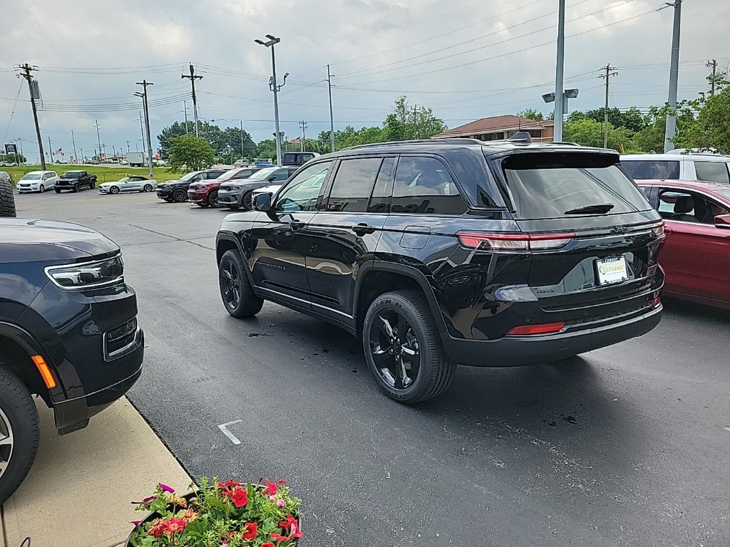 2024 Jeep Grand Cherokee Altitude X 11