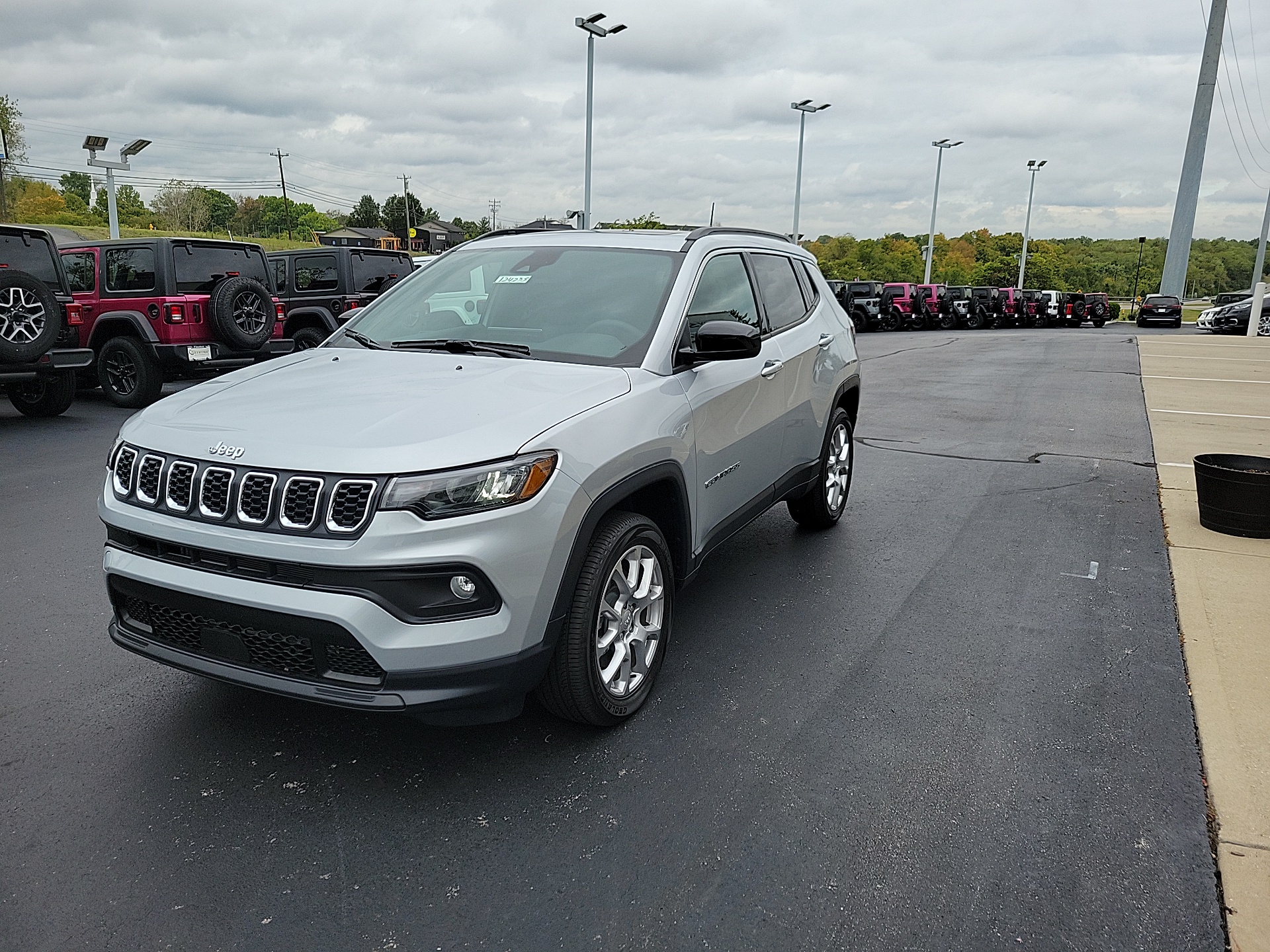 2024 Jeep Compass Latitude Lux 3