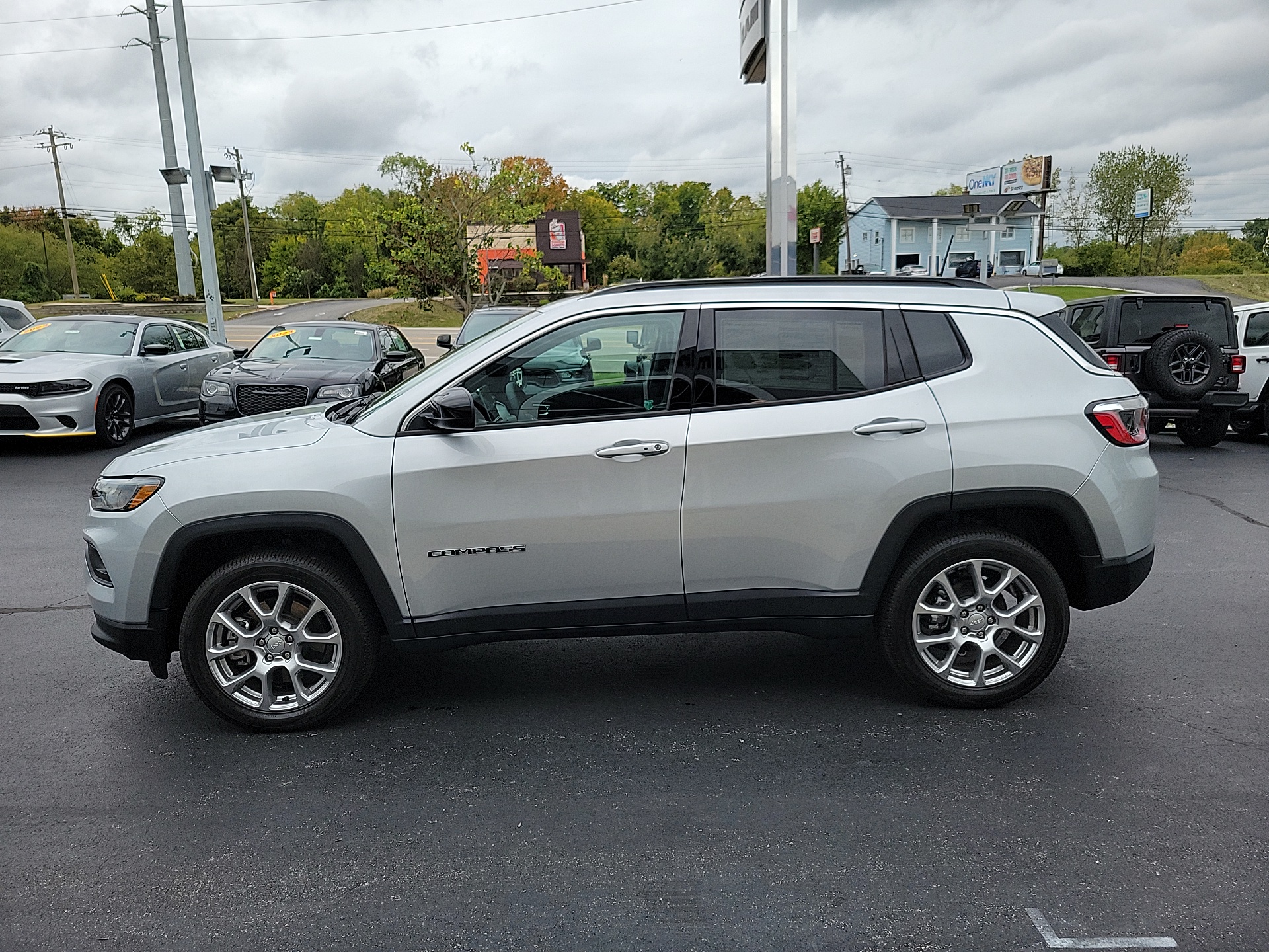 2024 Jeep Compass Latitude Lux 5