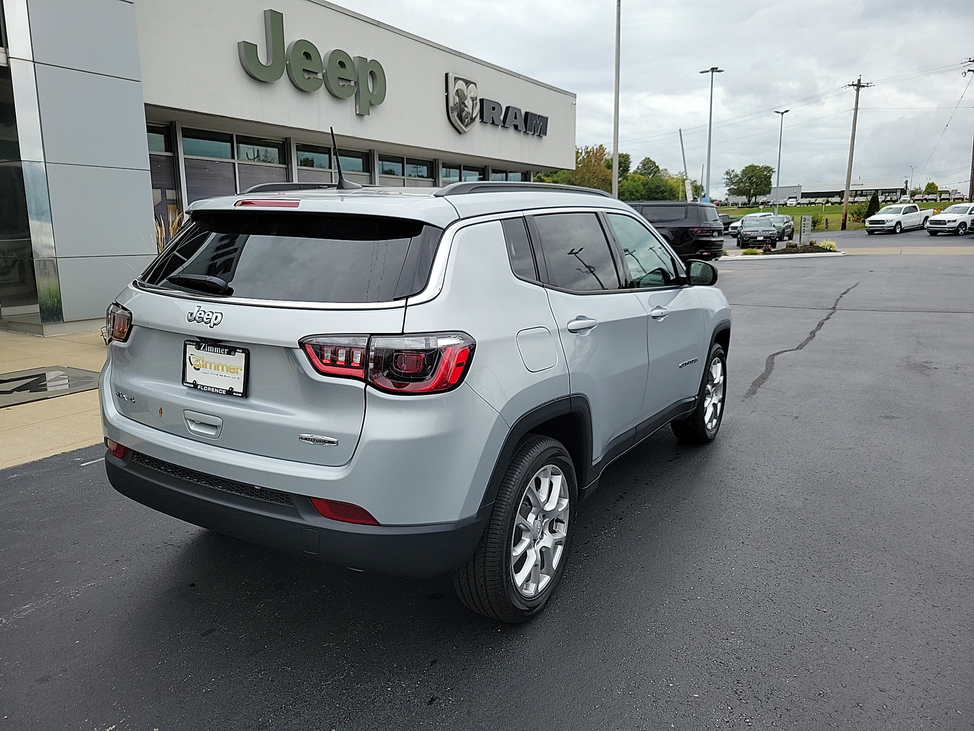 2024 Jeep Compass Latitude Lux 8