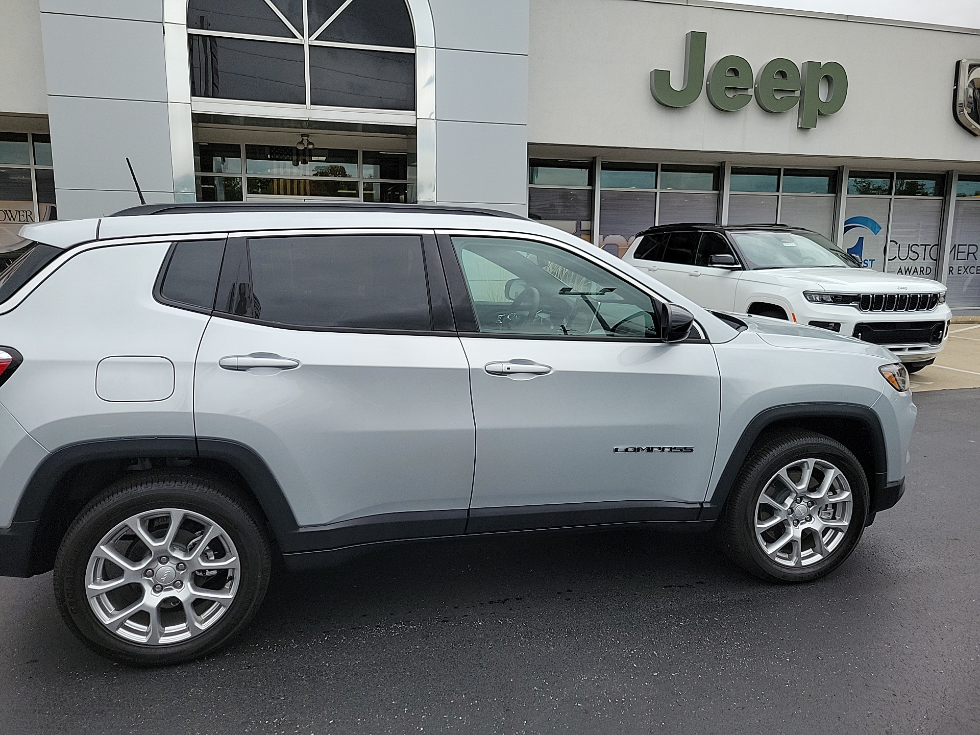 2024 Jeep Compass Latitude Lux 9