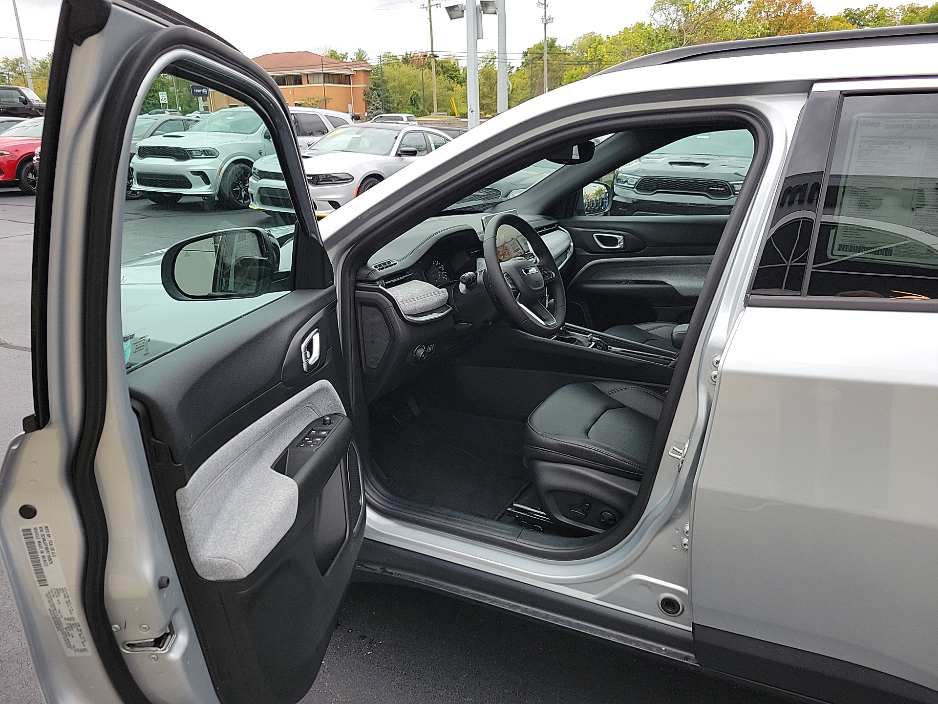 2024 Jeep Compass Latitude Lux 14