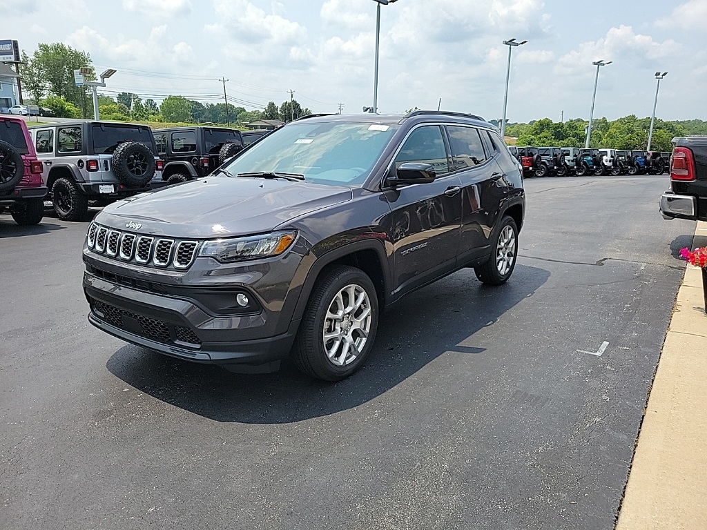 2024 Jeep Compass Latitude Lux 8