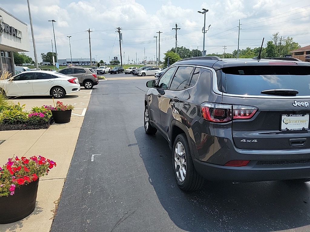 2024 Jeep Compass Latitude Lux 11