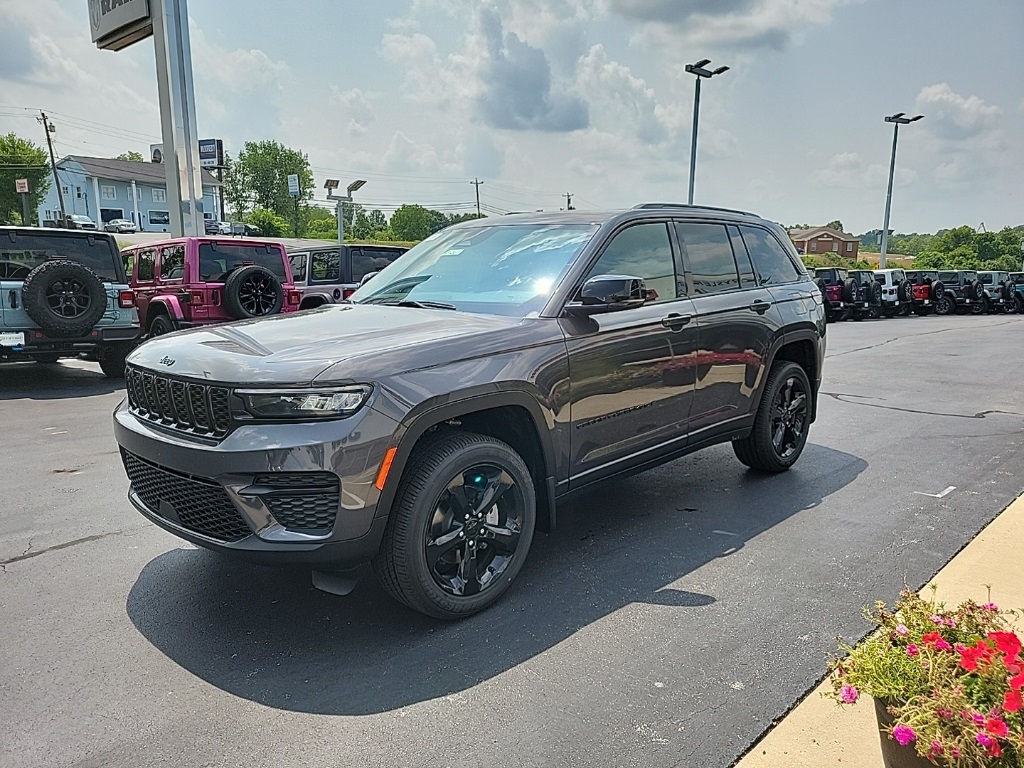 2024 Jeep Grand Cherokee Altitude X 8