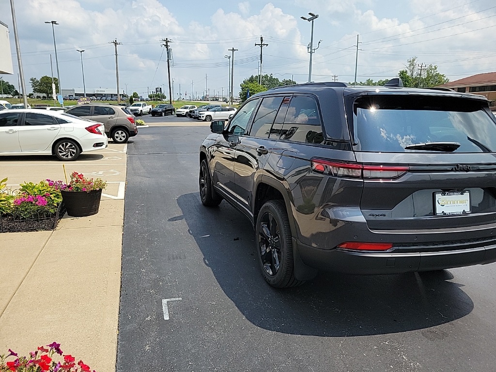 2024 Jeep Grand Cherokee Altitude X 11