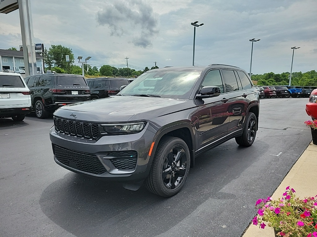 2024 Jeep Grand Cherokee Altitude X 8