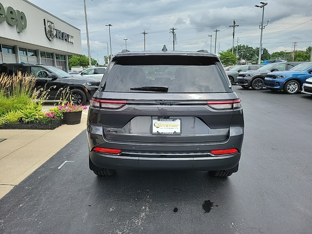 2024 Jeep Grand Cherokee Altitude X 10