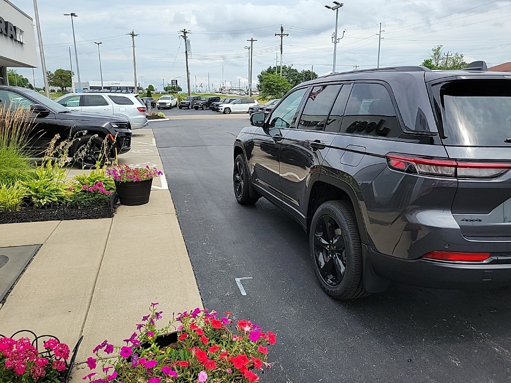 2024 Jeep Grand Cherokee Altitude X 11