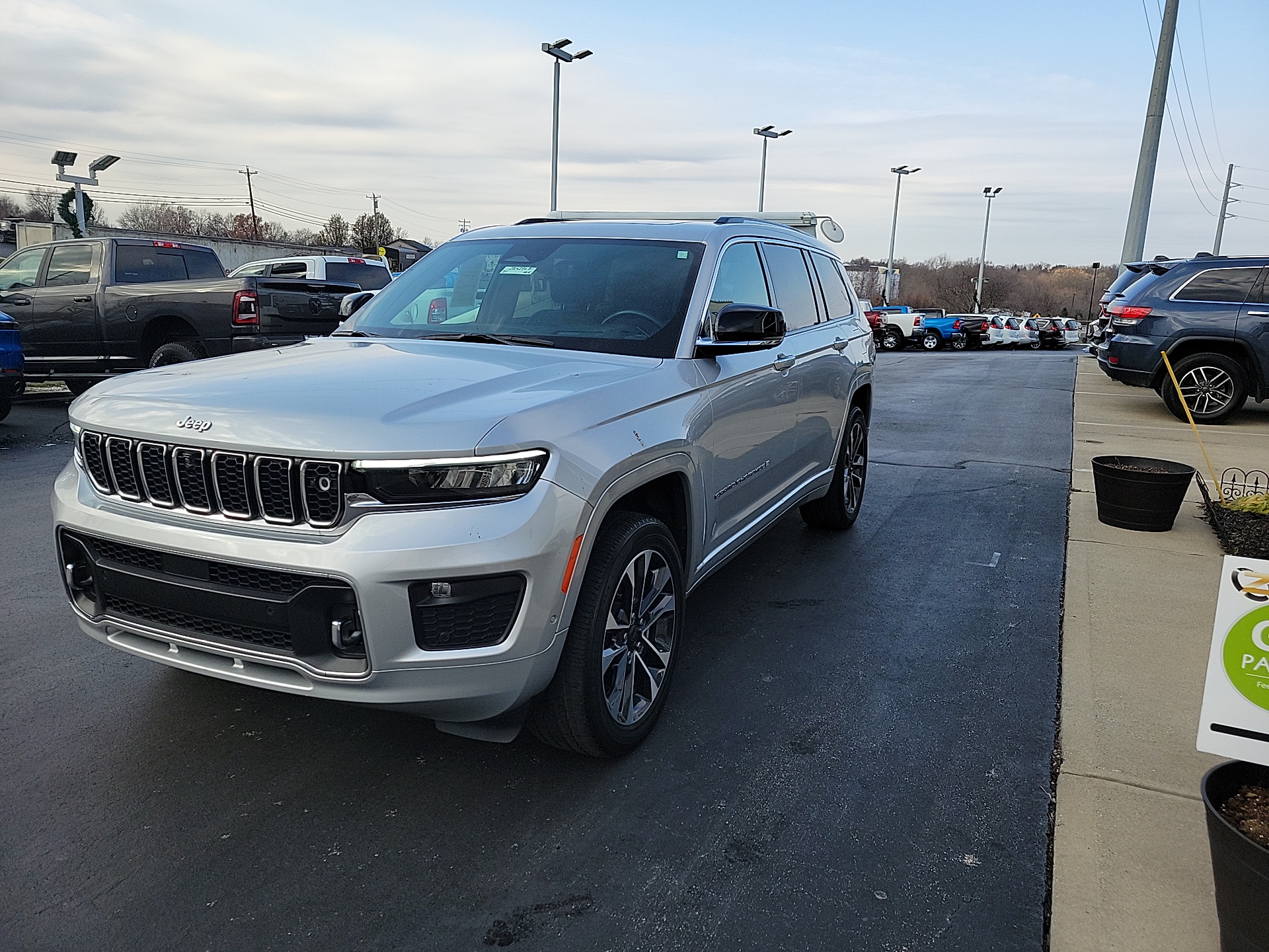 2021 Jeep Grand Cherokee L Overland 3