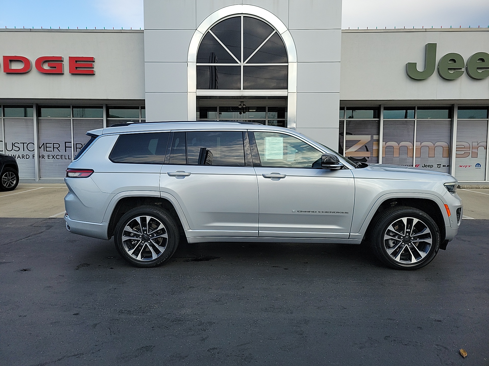 2021 Jeep Grand Cherokee L Overland 9