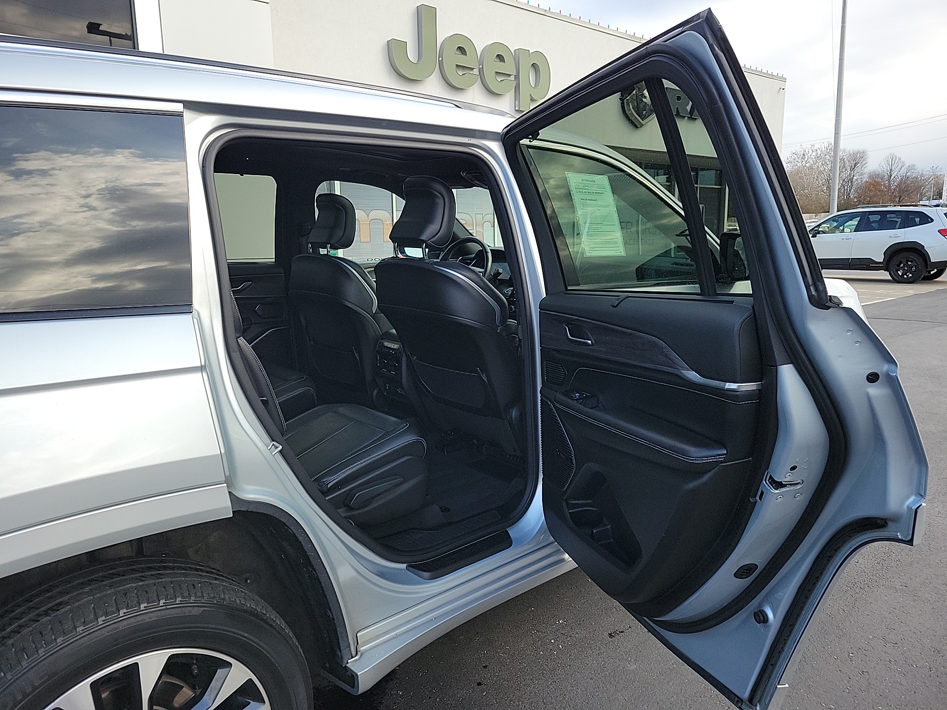 2021 Jeep Grand Cherokee L Overland 18