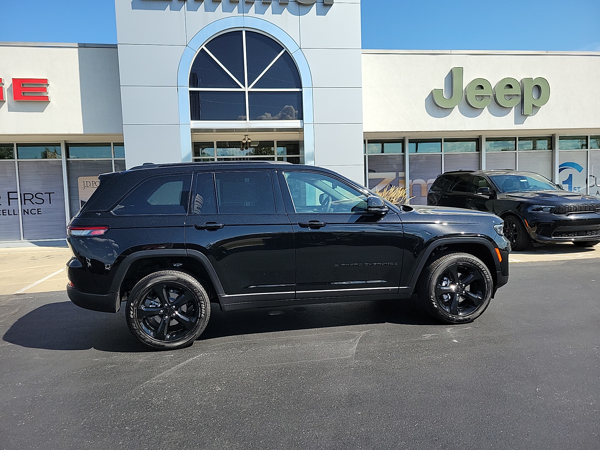 2024 Jeep Grand Cherokee Altitude X 8