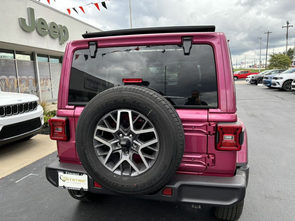 2024 Jeep Wrangler Sahara 8