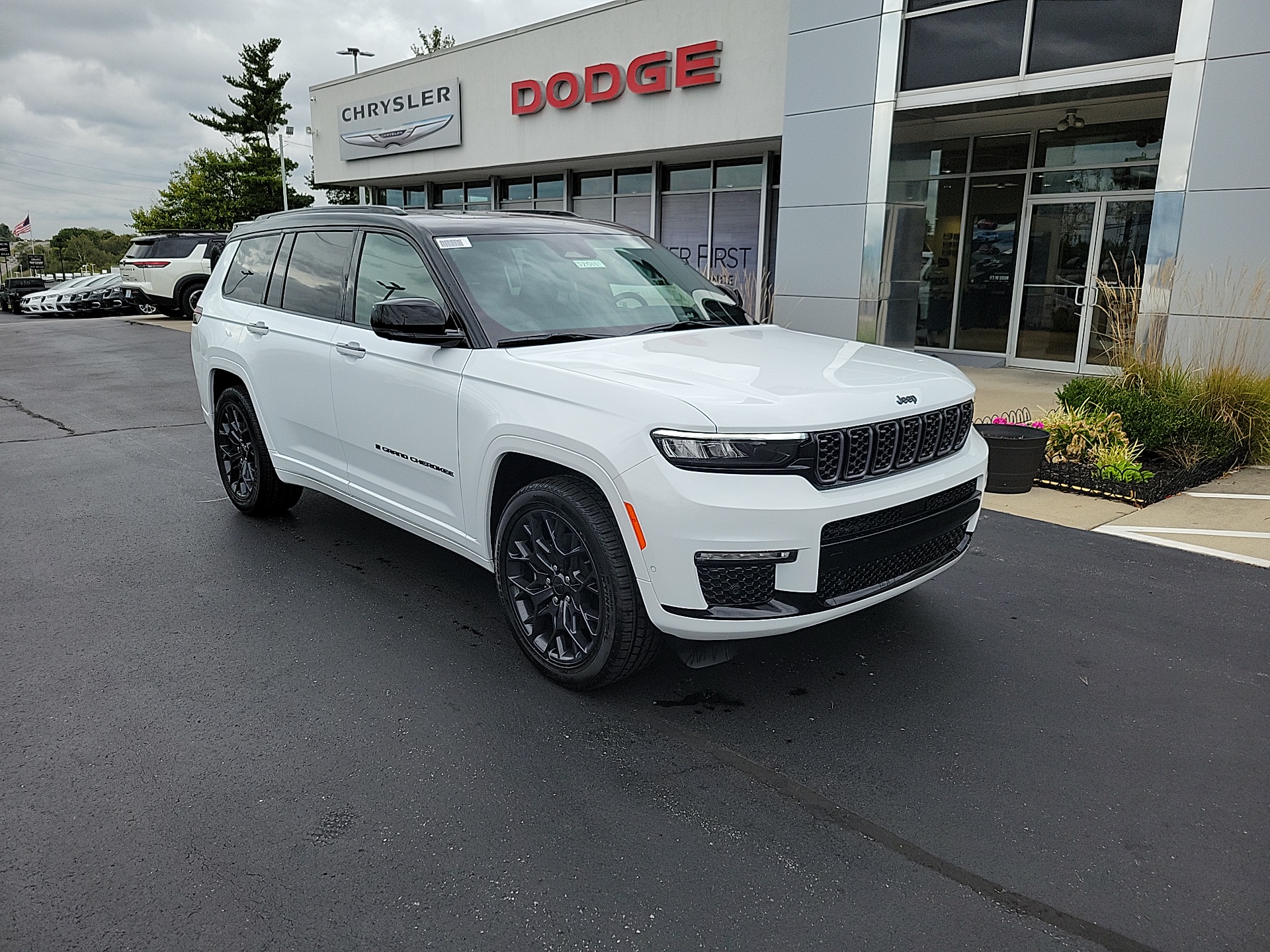 2025 Jeep Grand Cherokee L Summit 1