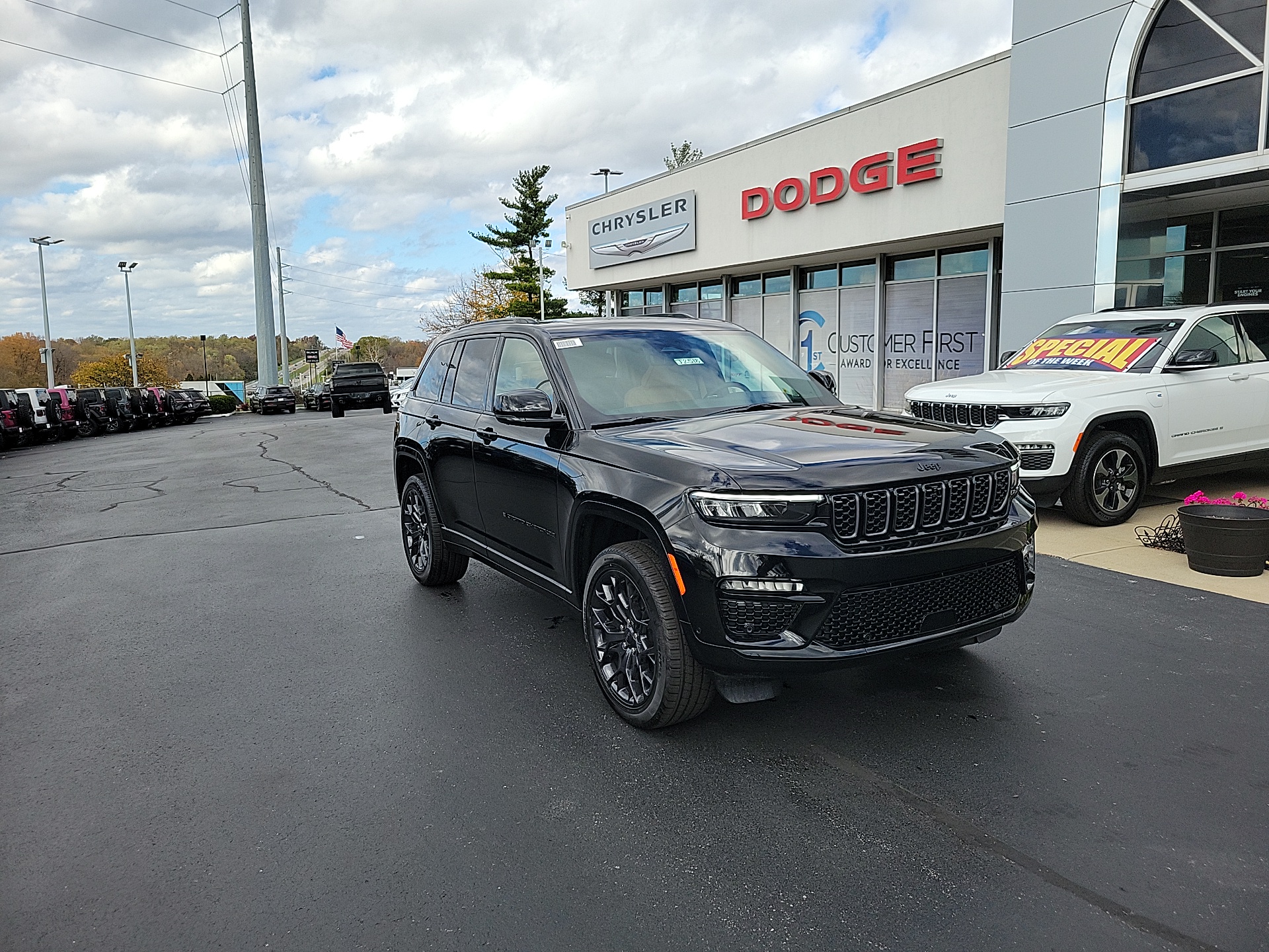 2025 Jeep Grand Cherokee Summit 1