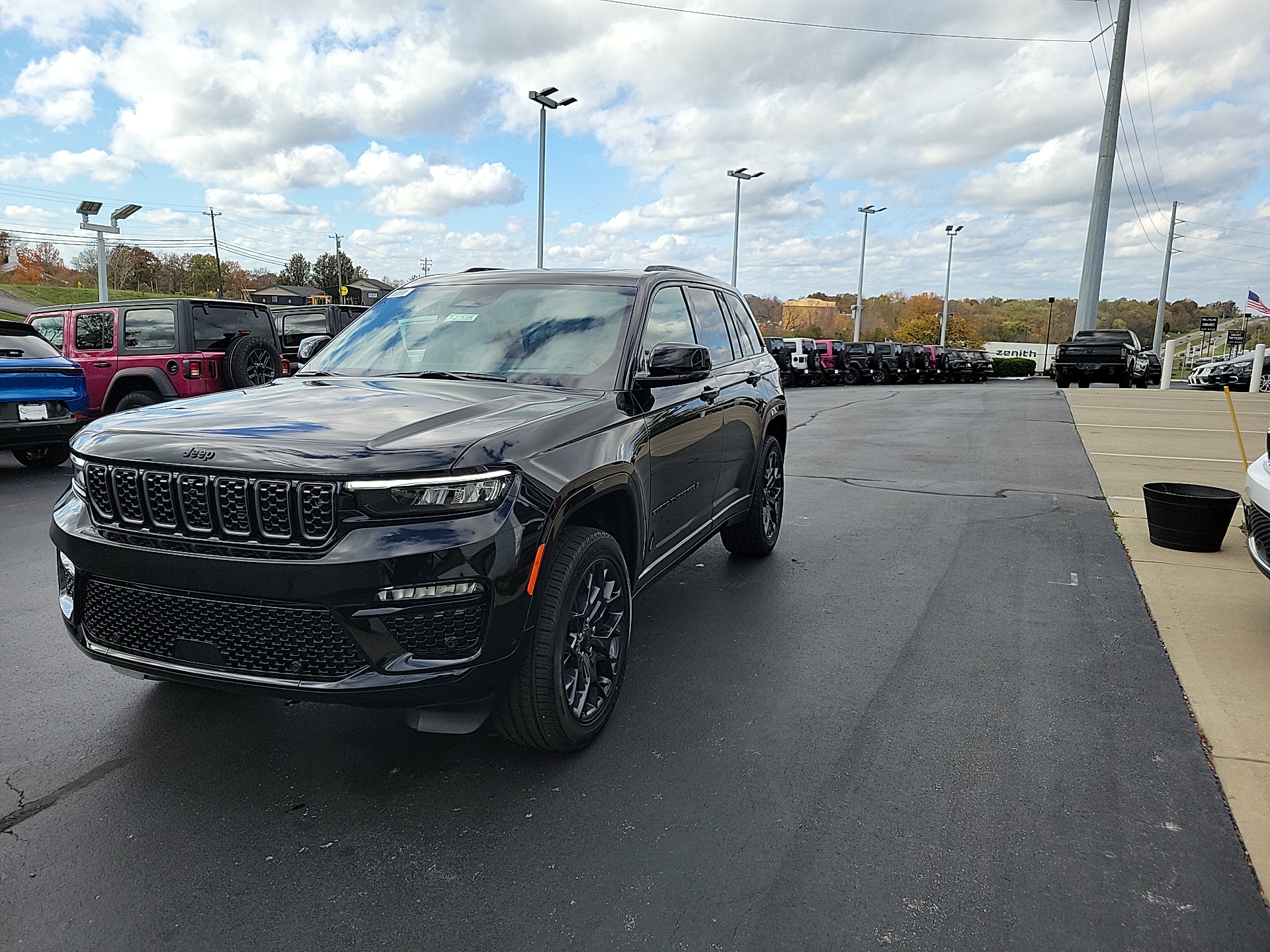 2025 Jeep Grand Cherokee Summit 3