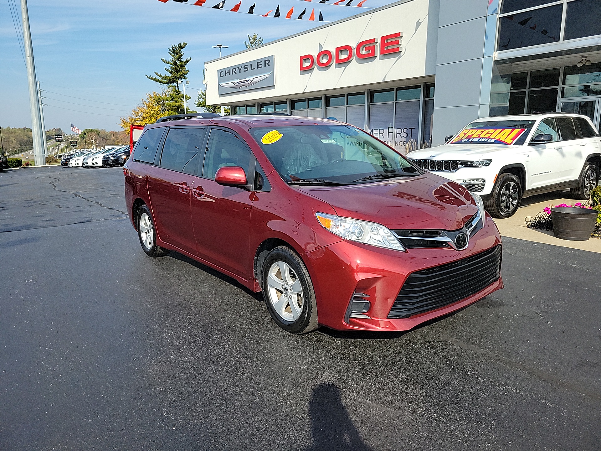 2020 Toyota Sienna LE 1