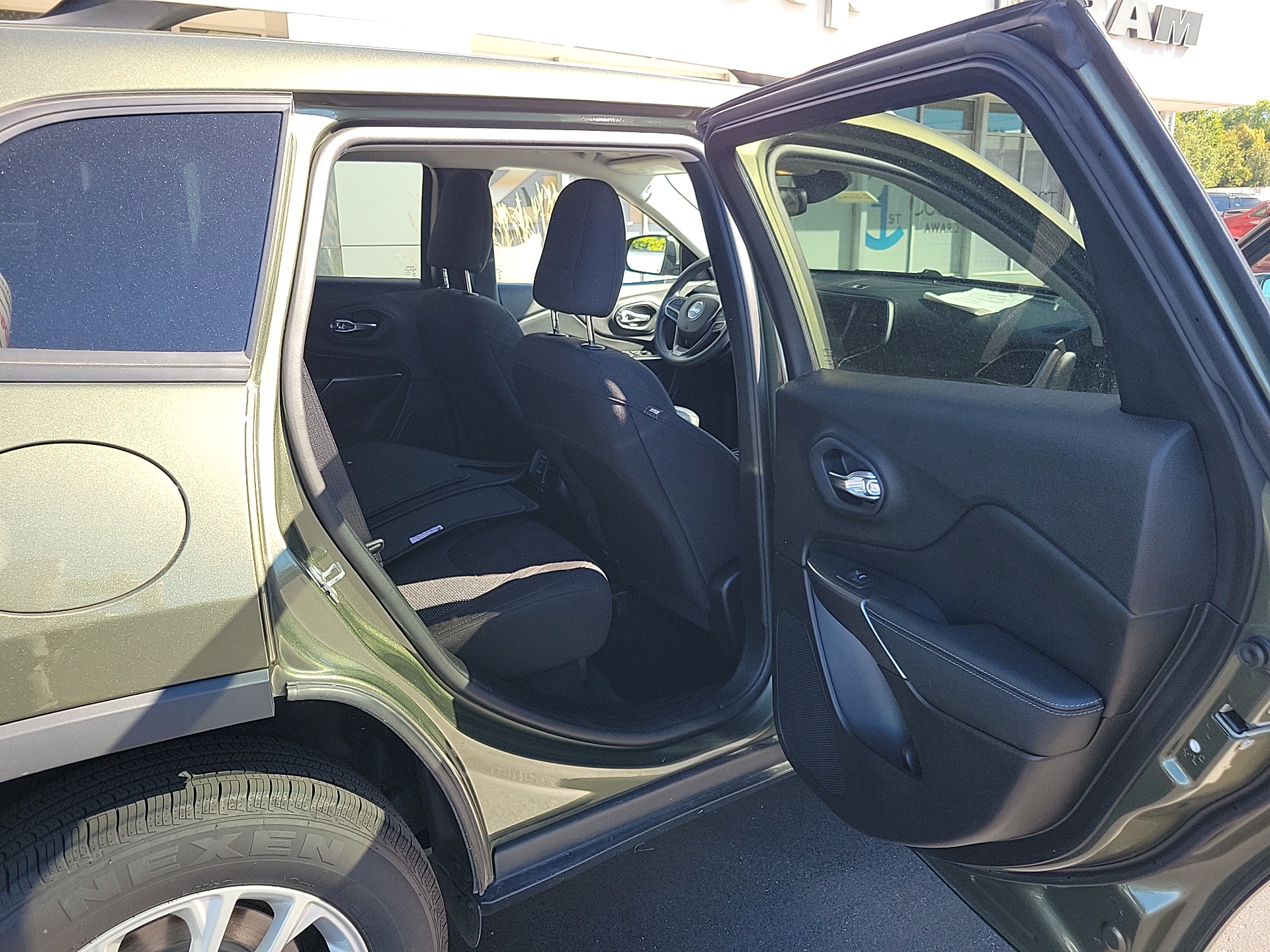 2021 Jeep Cherokee Latitude 18