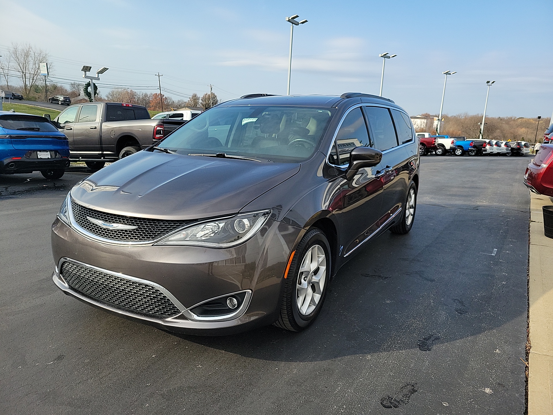 2017 Chrysler Pacifica Touring L 3