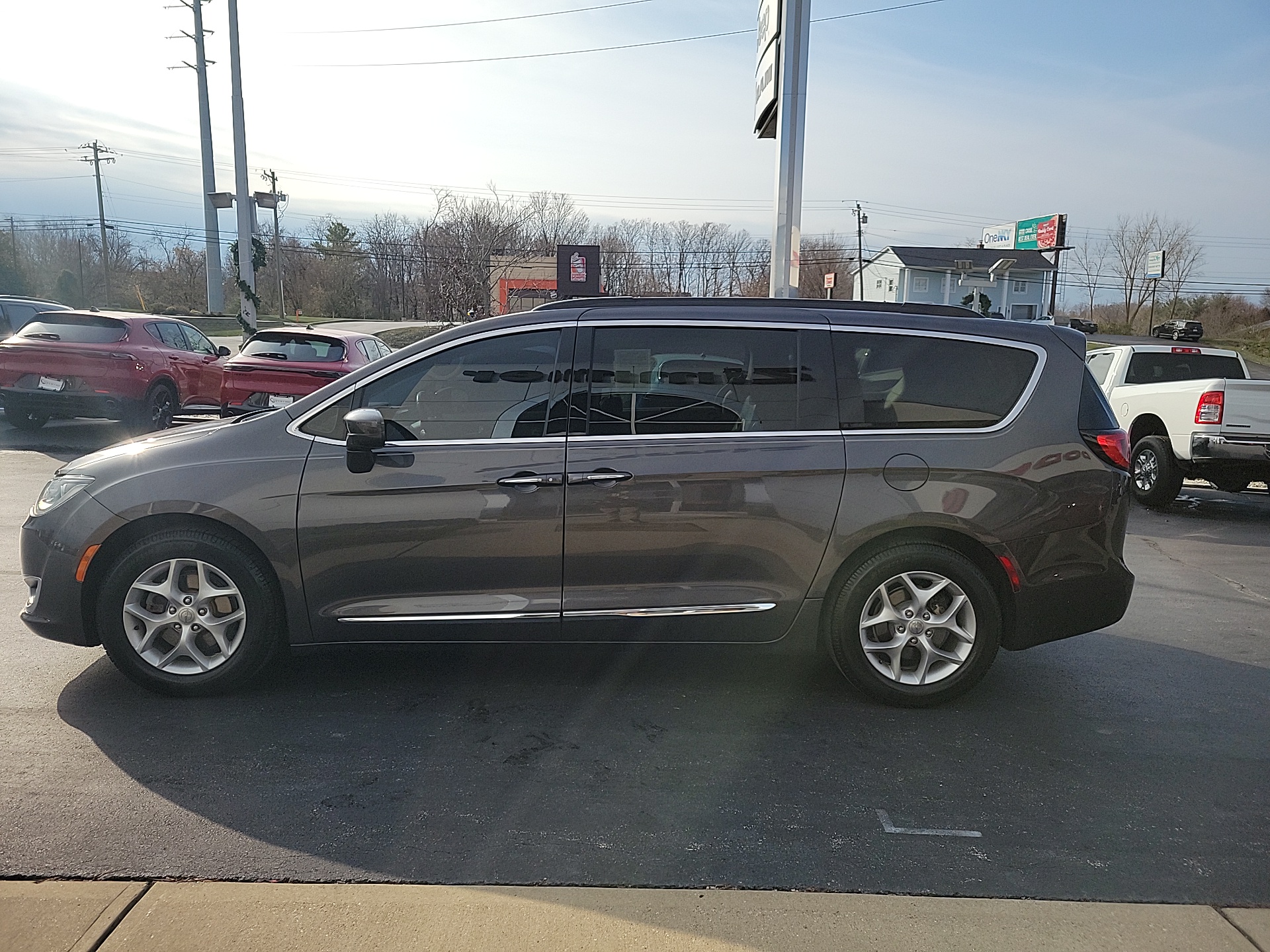 2017 Chrysler Pacifica Touring L 5