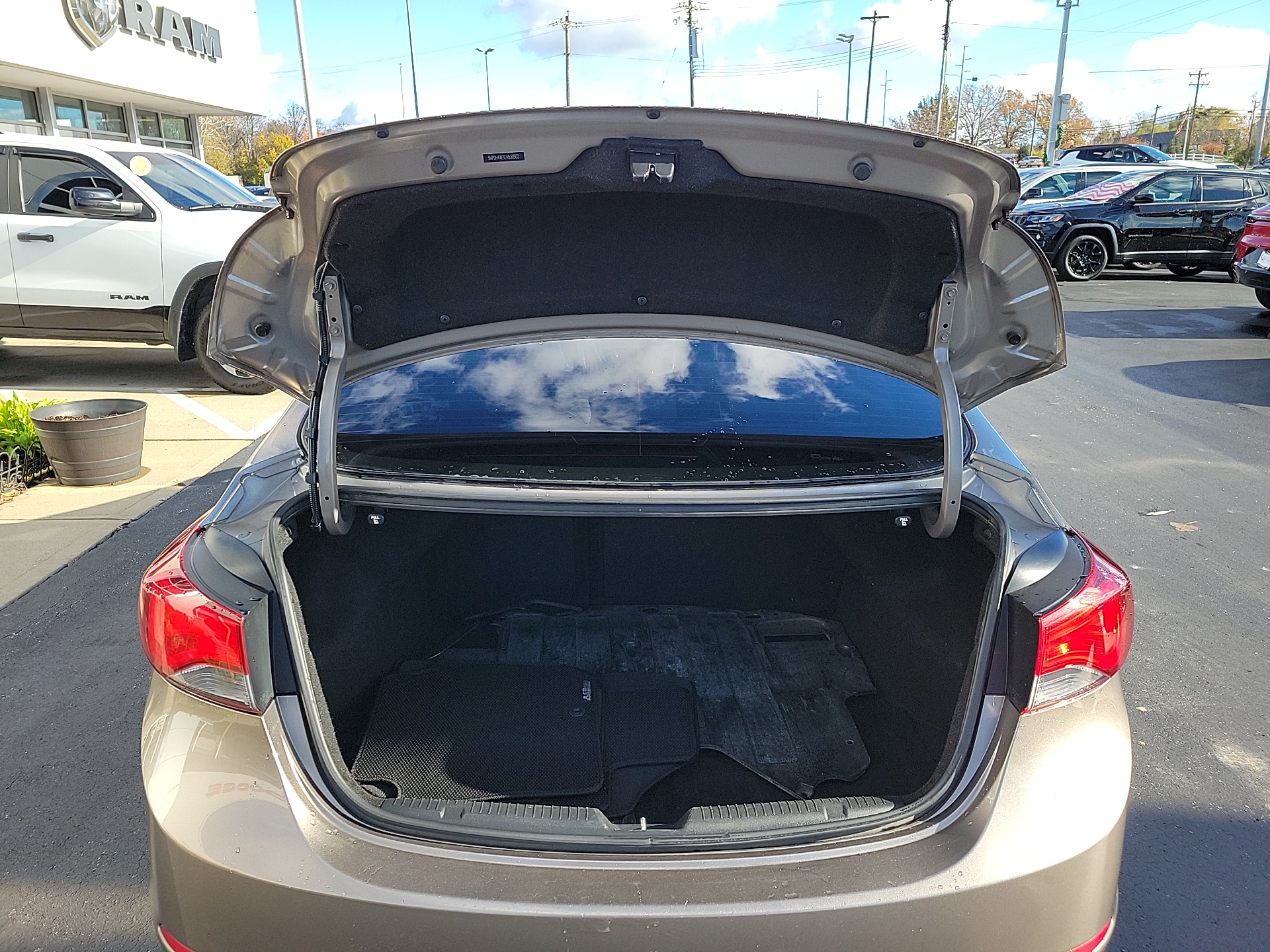 2014 Hyundai Elantra SE 16