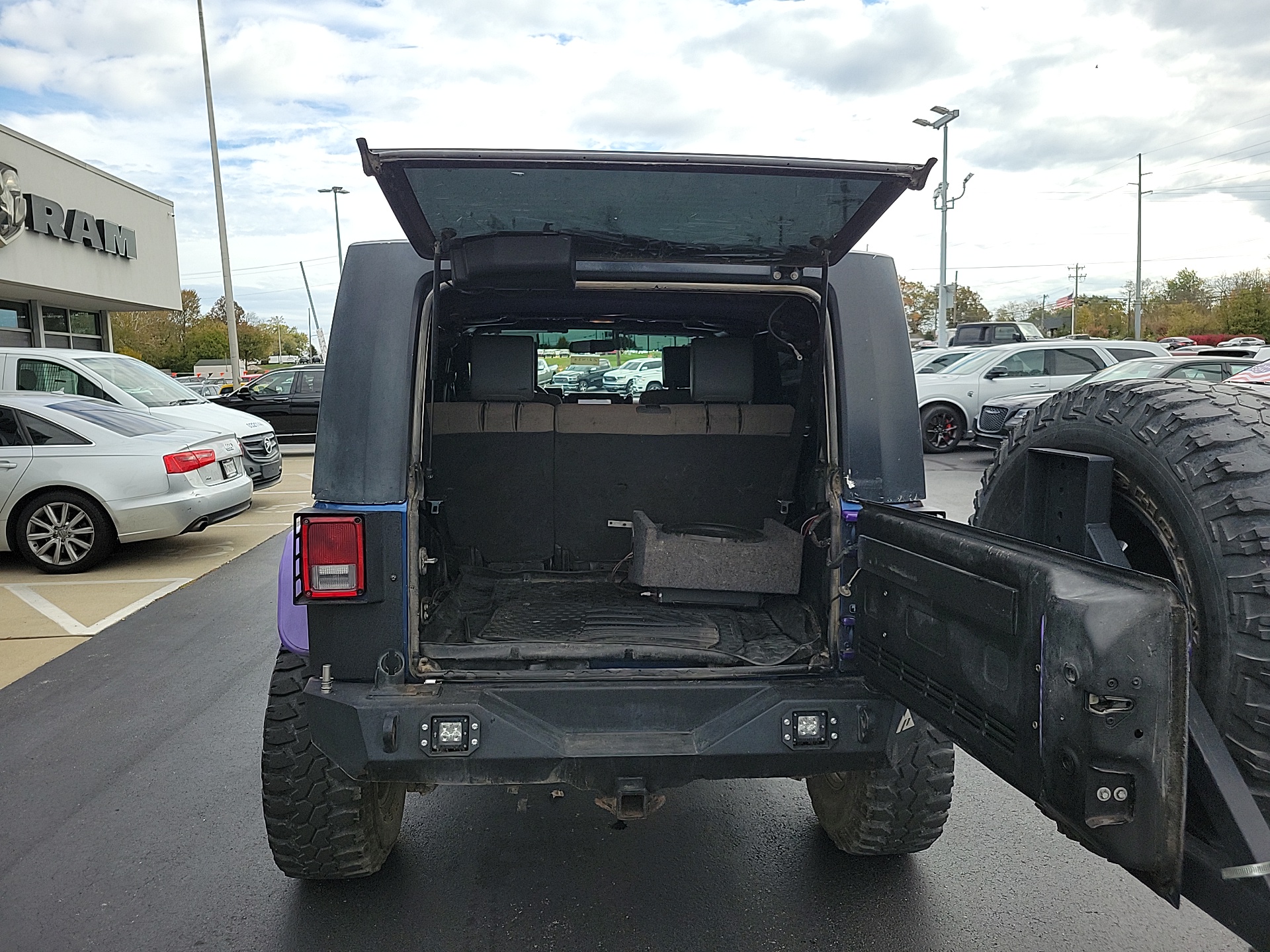 2010 Jeep Wrangler Unlimited Sport 16