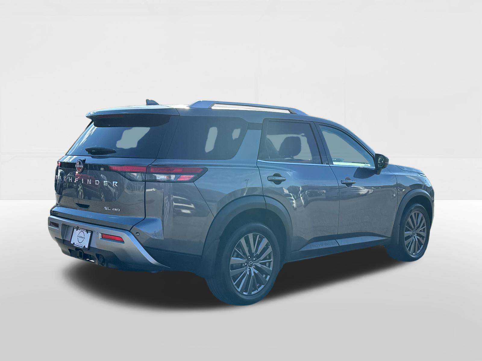 2023 Nissan Pathfinder SL 4