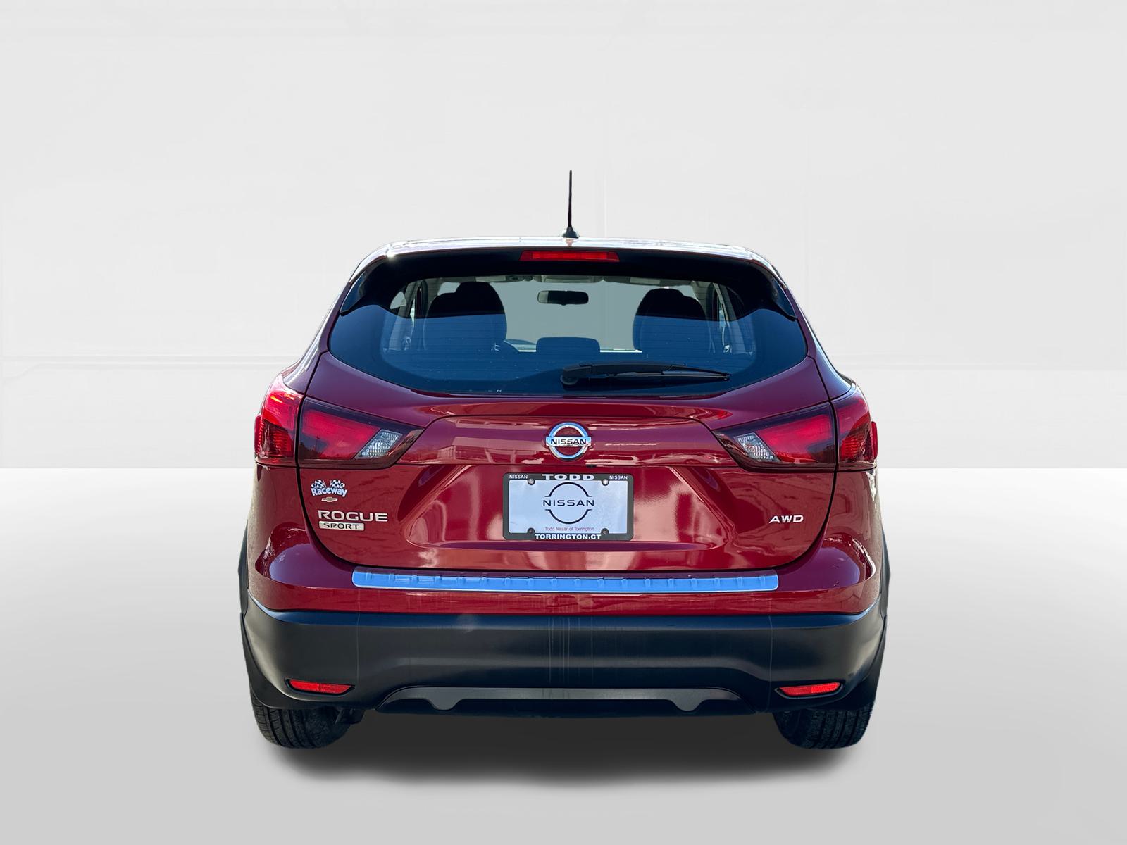 2017 Nissan Rogue Sport S 3