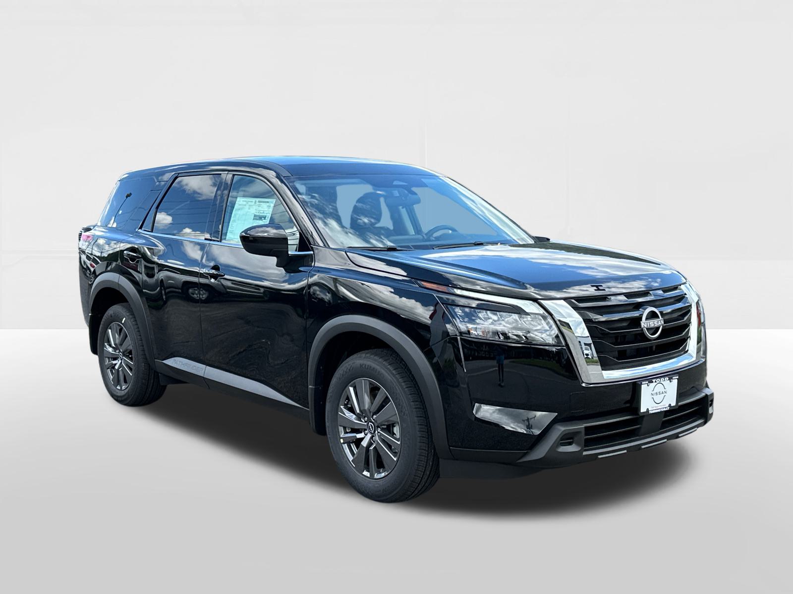 2024 Nissan Pathfinder S 2