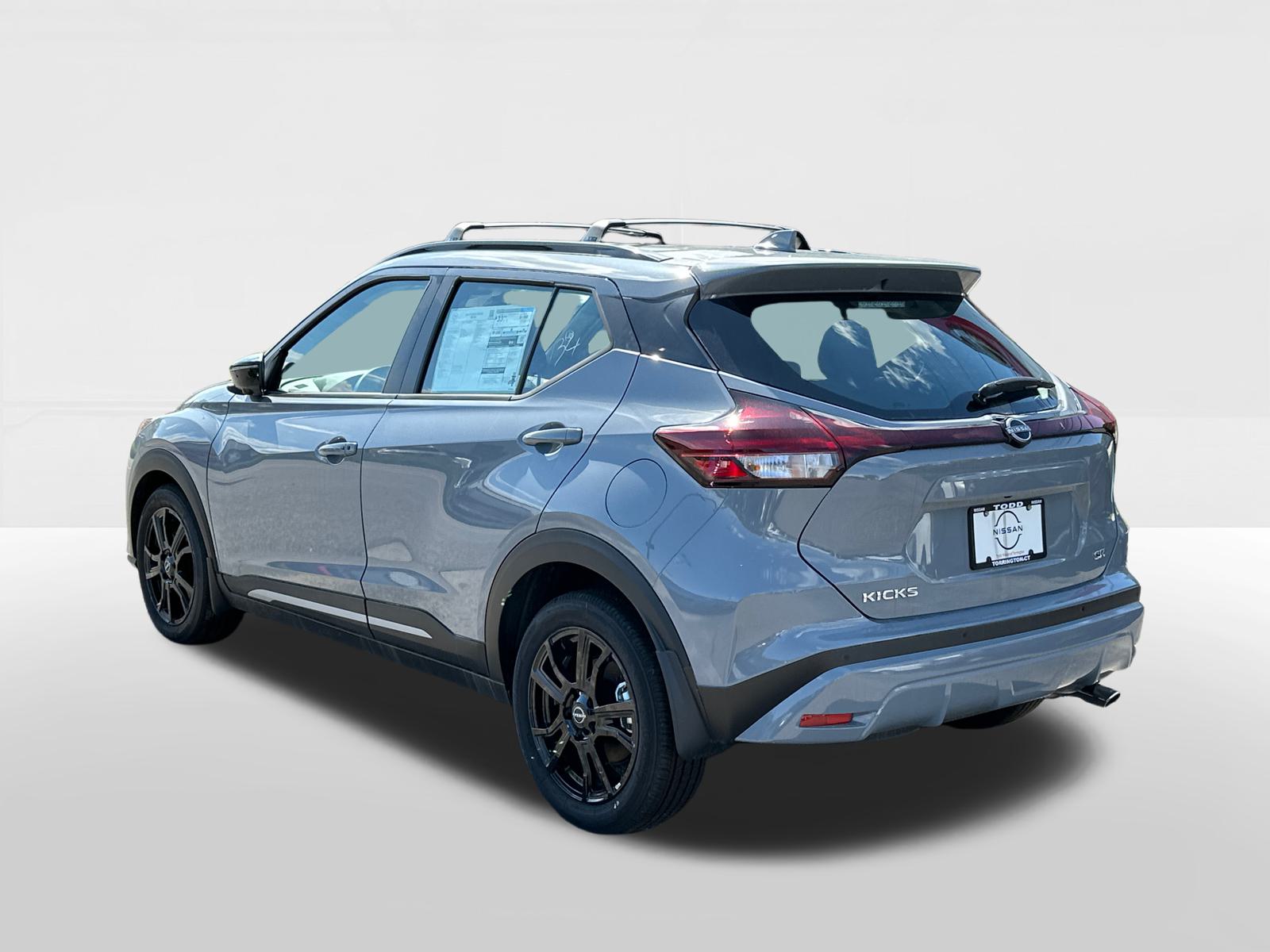 2024 Nissan Kicks SR 4