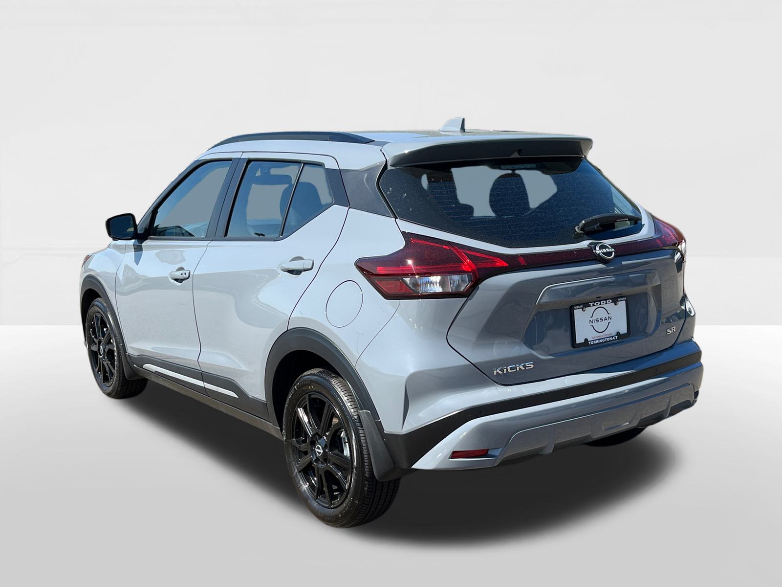 2024 Nissan Kicks SR 2