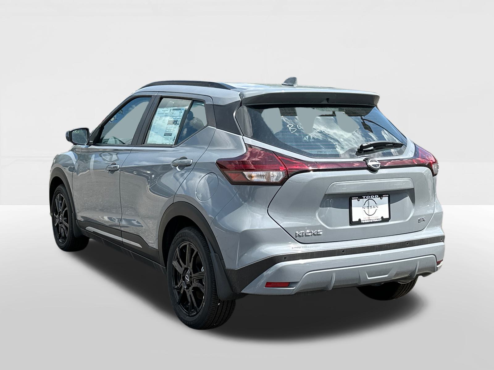 2024 Nissan Kicks SR 4