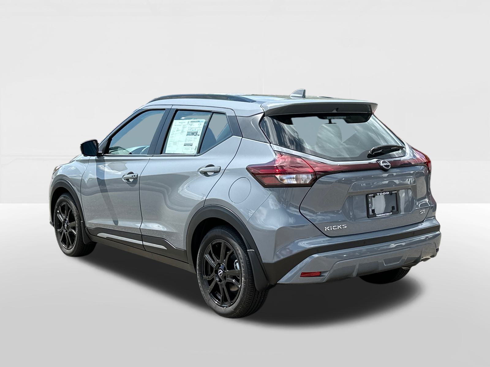 2024 Nissan Kicks SR 4