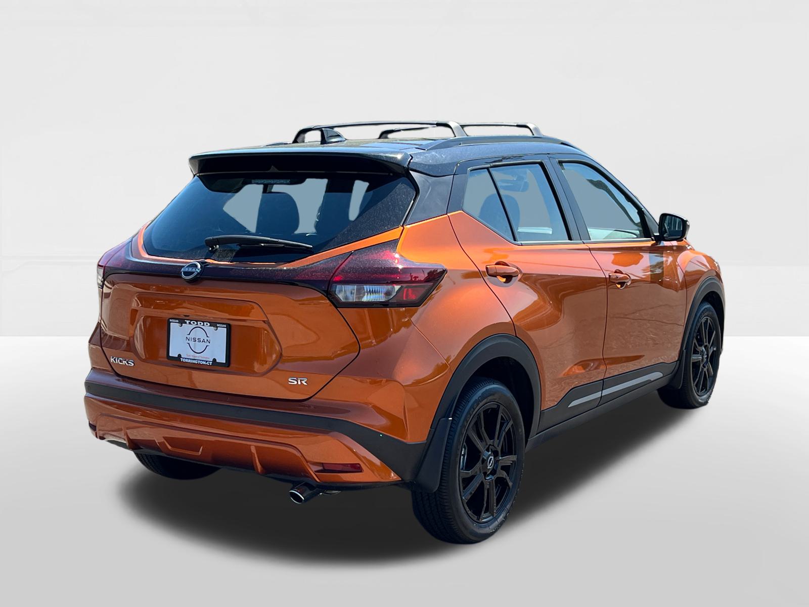 2024 Nissan Kicks SR 4