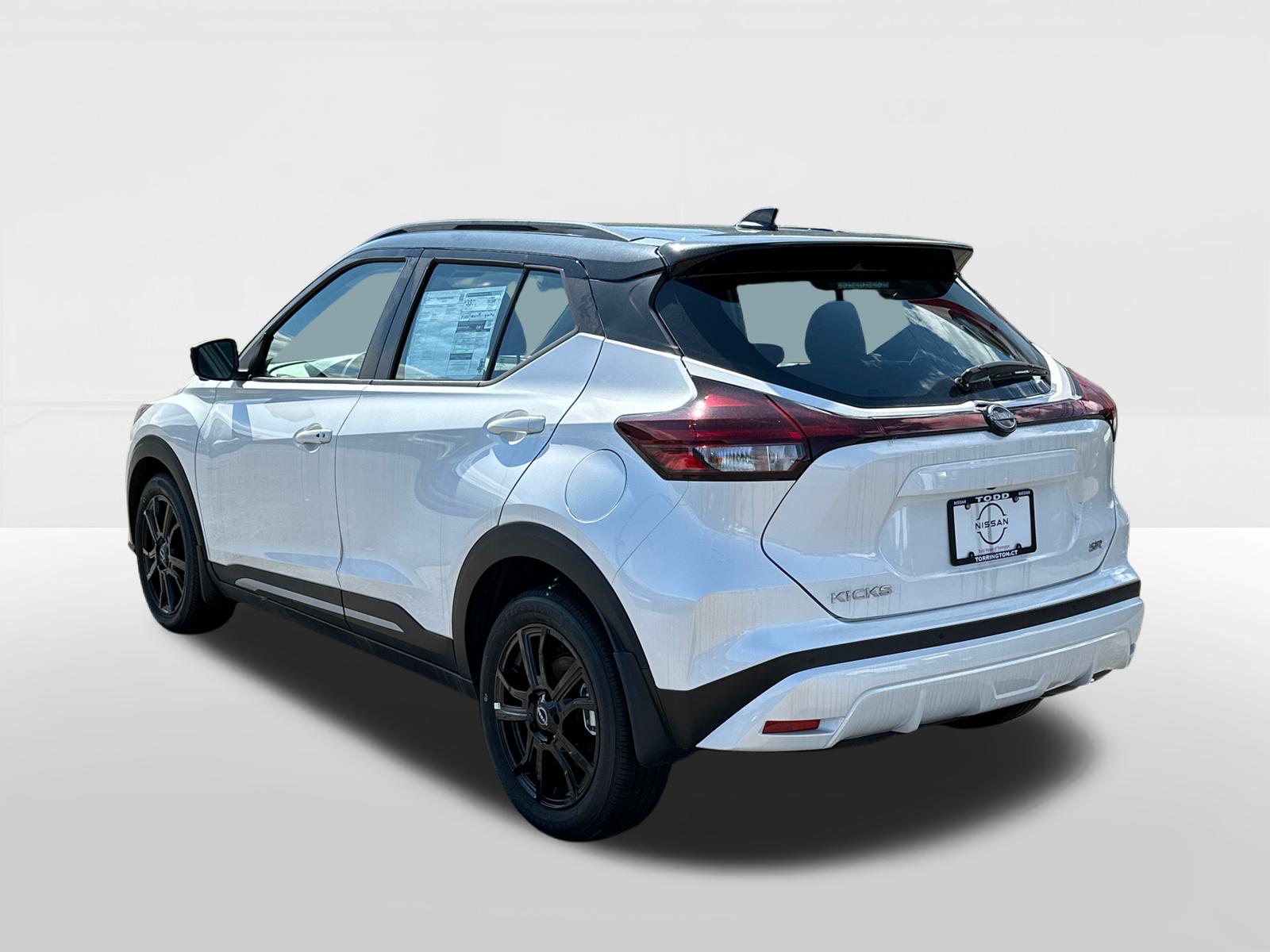 2024 Nissan Kicks SR 4