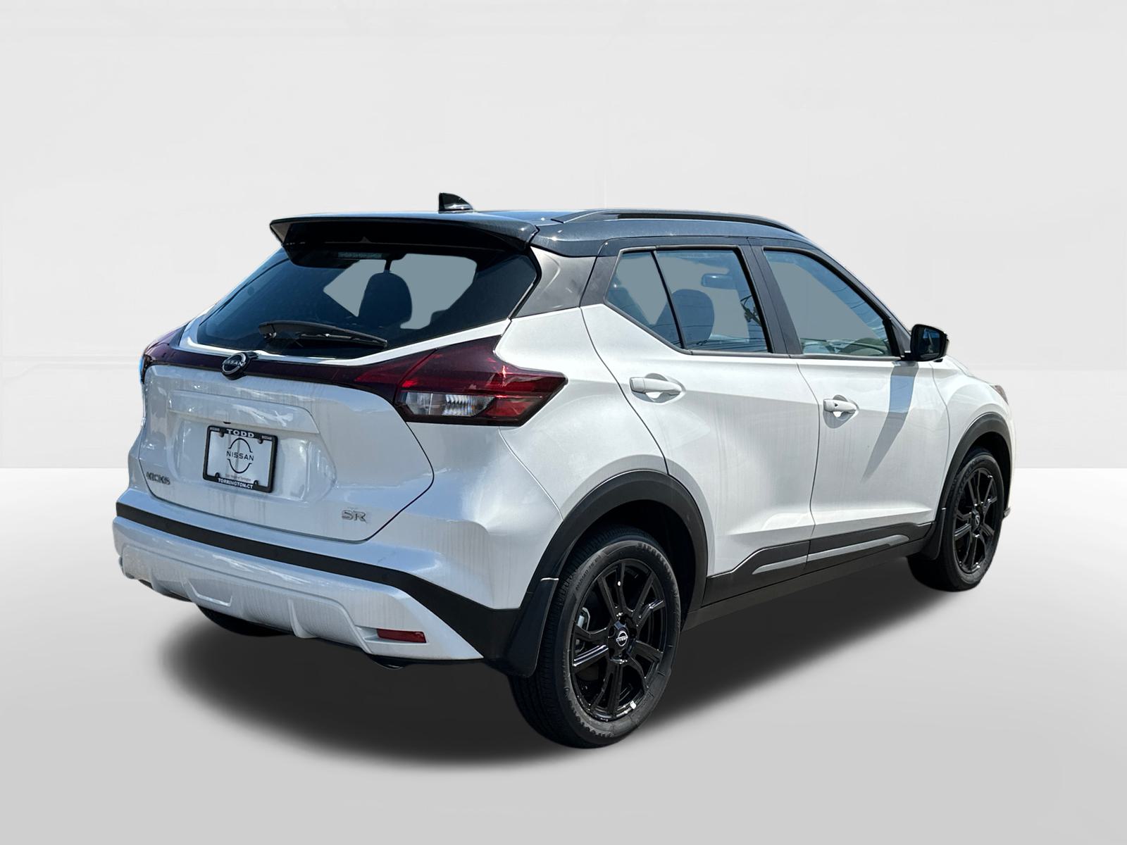 2024 Nissan Kicks SR 6