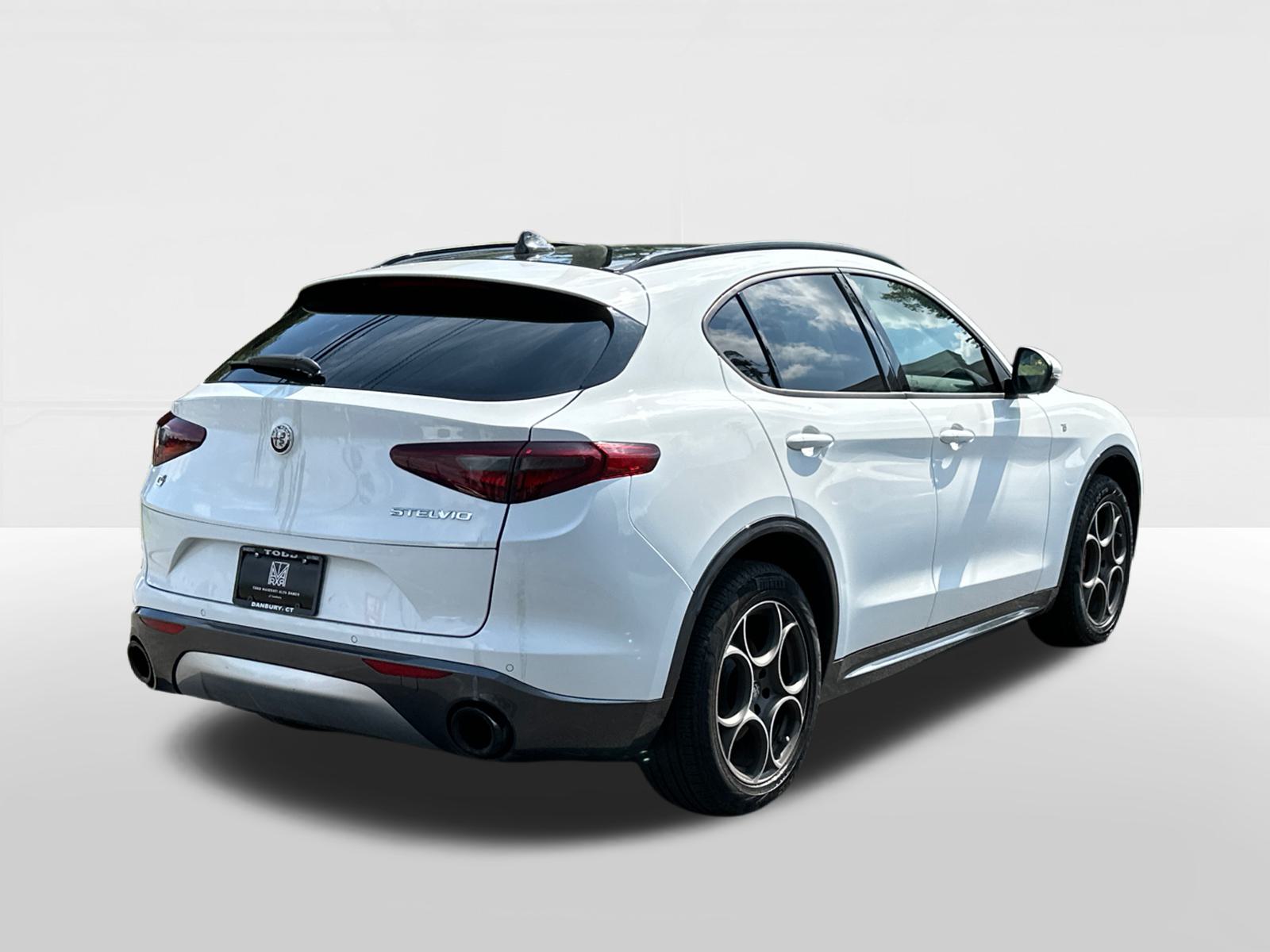 2022 Alfa Romeo Stelvio Ti CPO 6