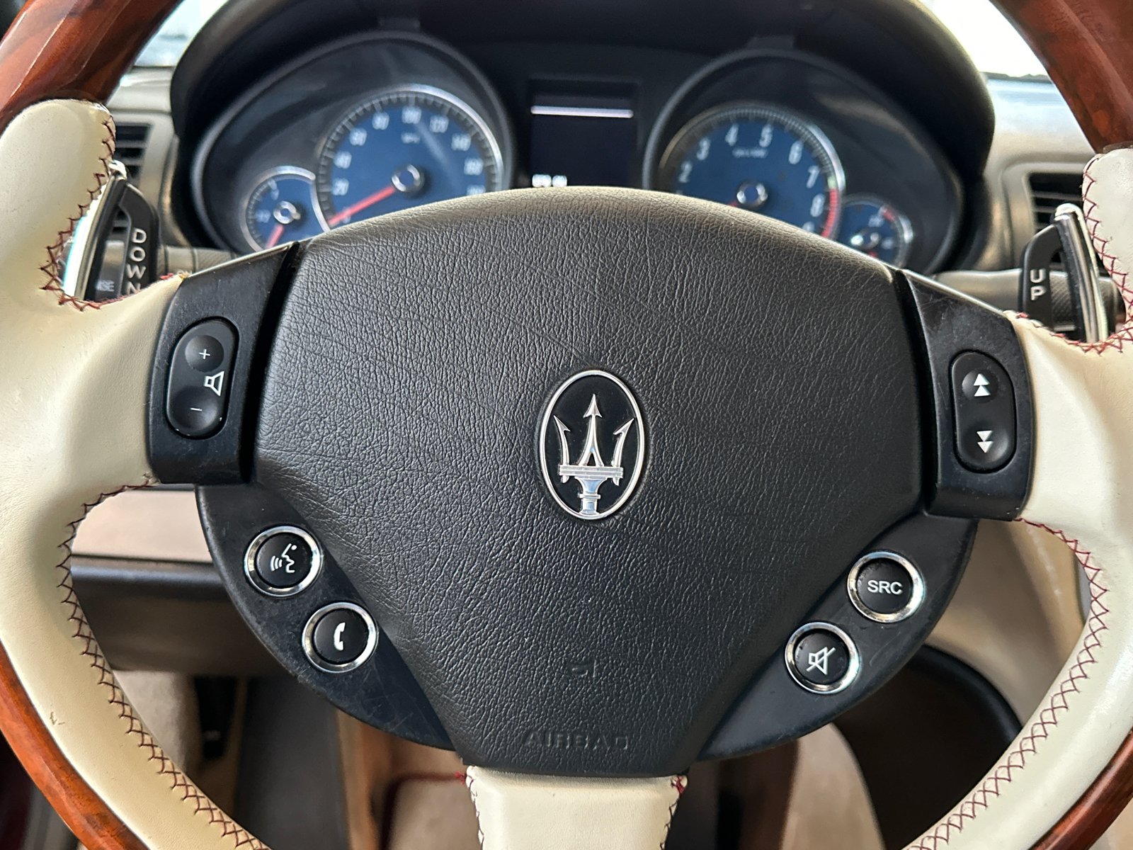 2011 Maserati GranTurismo Convertible 11