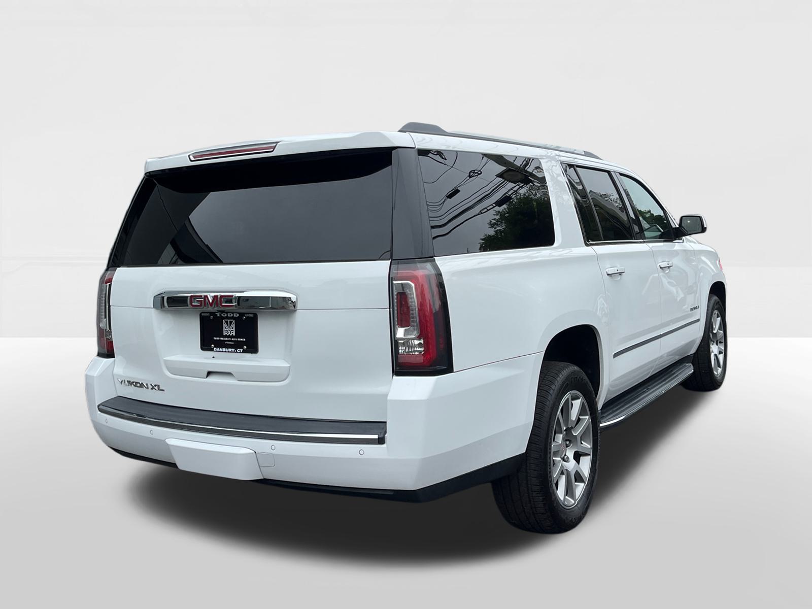 2017 GMC Yukon XL Denali 4