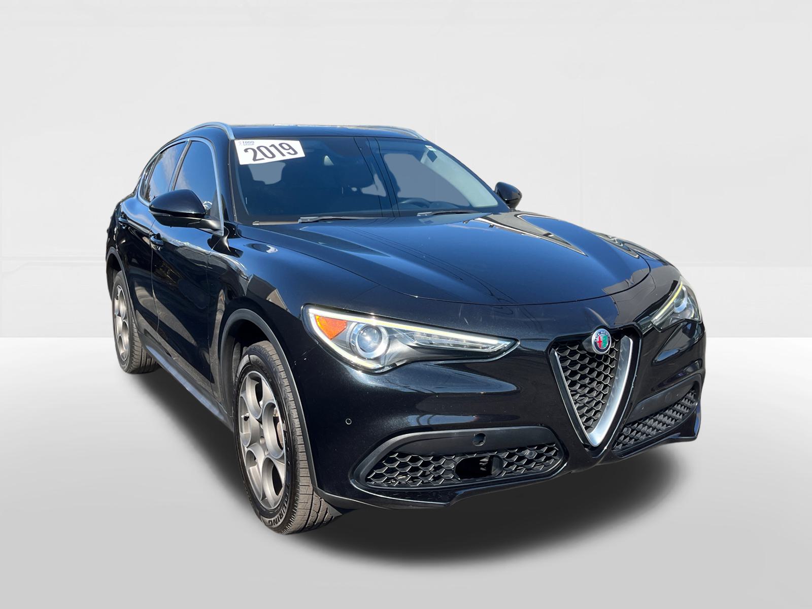 2019 Alfa Romeo Stelvio Base 2