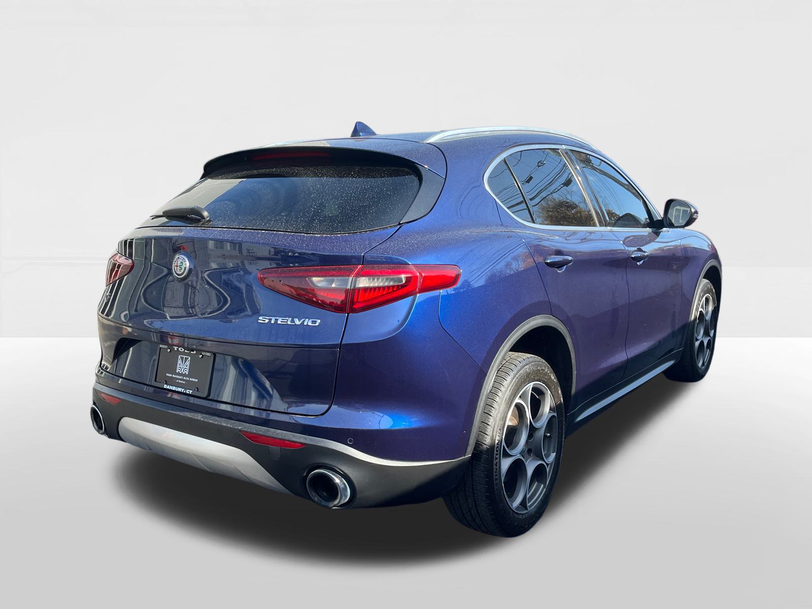 2018 Alfa Romeo Stelvio Base 4