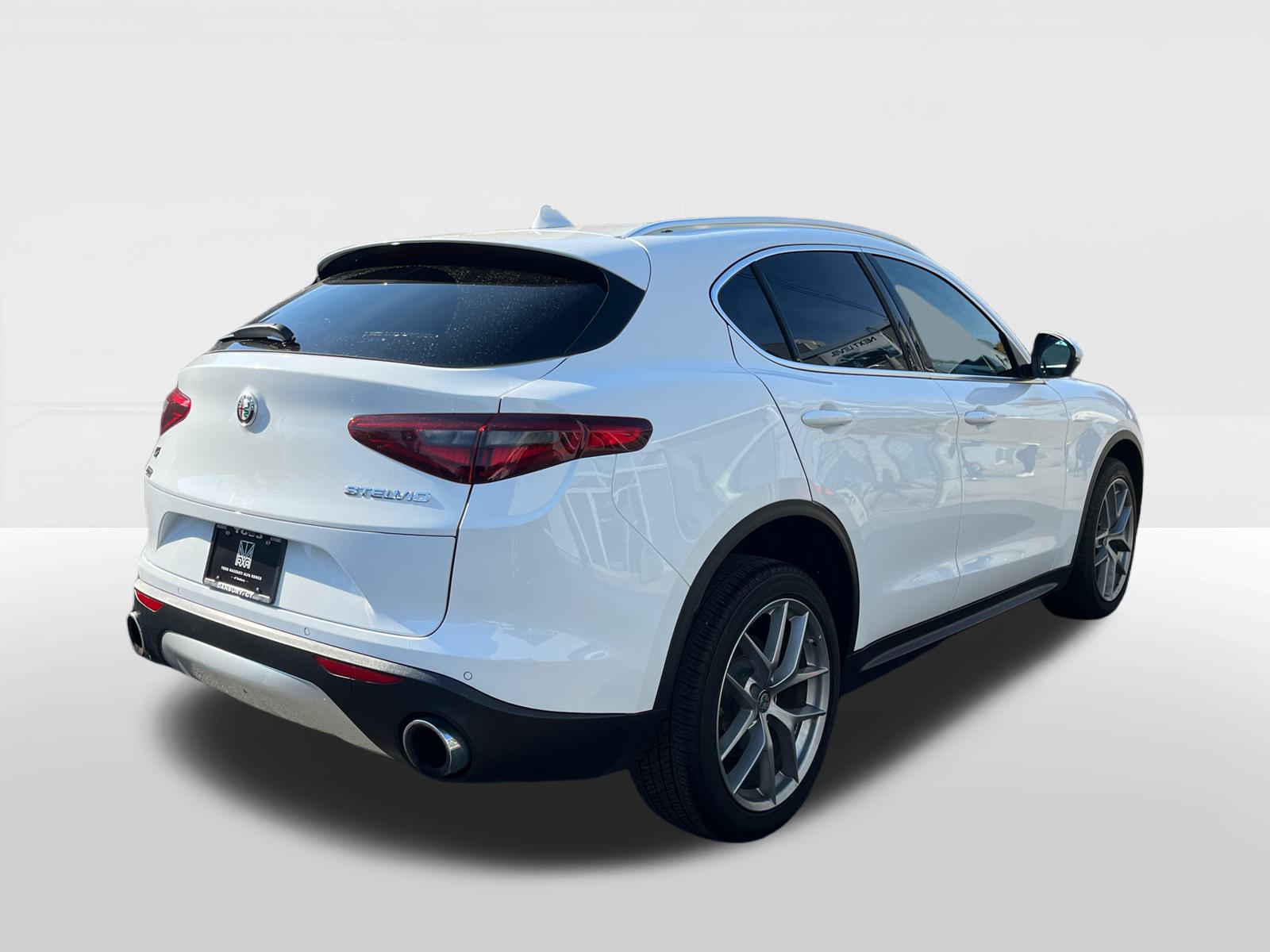 2018 Alfa Romeo Stelvio Base 4