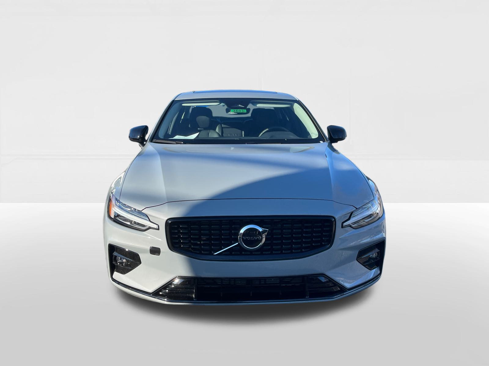 2024 Volvo S60 B5 Core Dark Theme 3