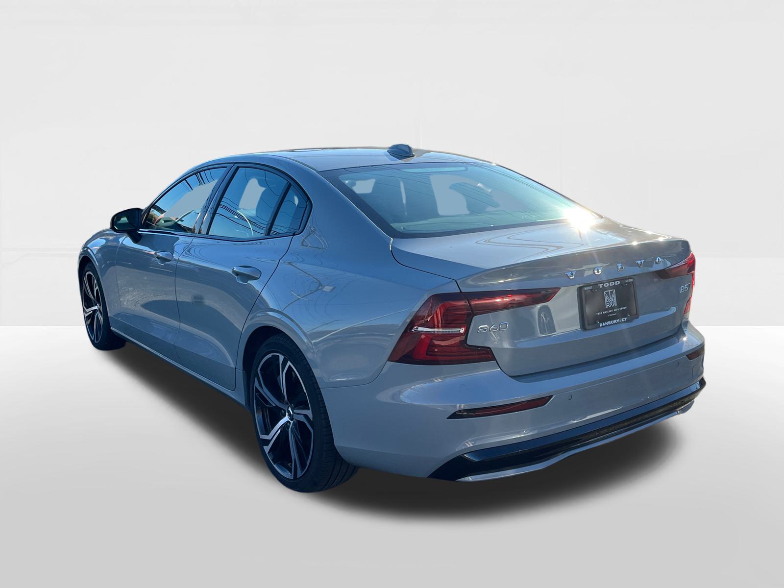 2024 Volvo S60 B5 Core Dark Theme 6