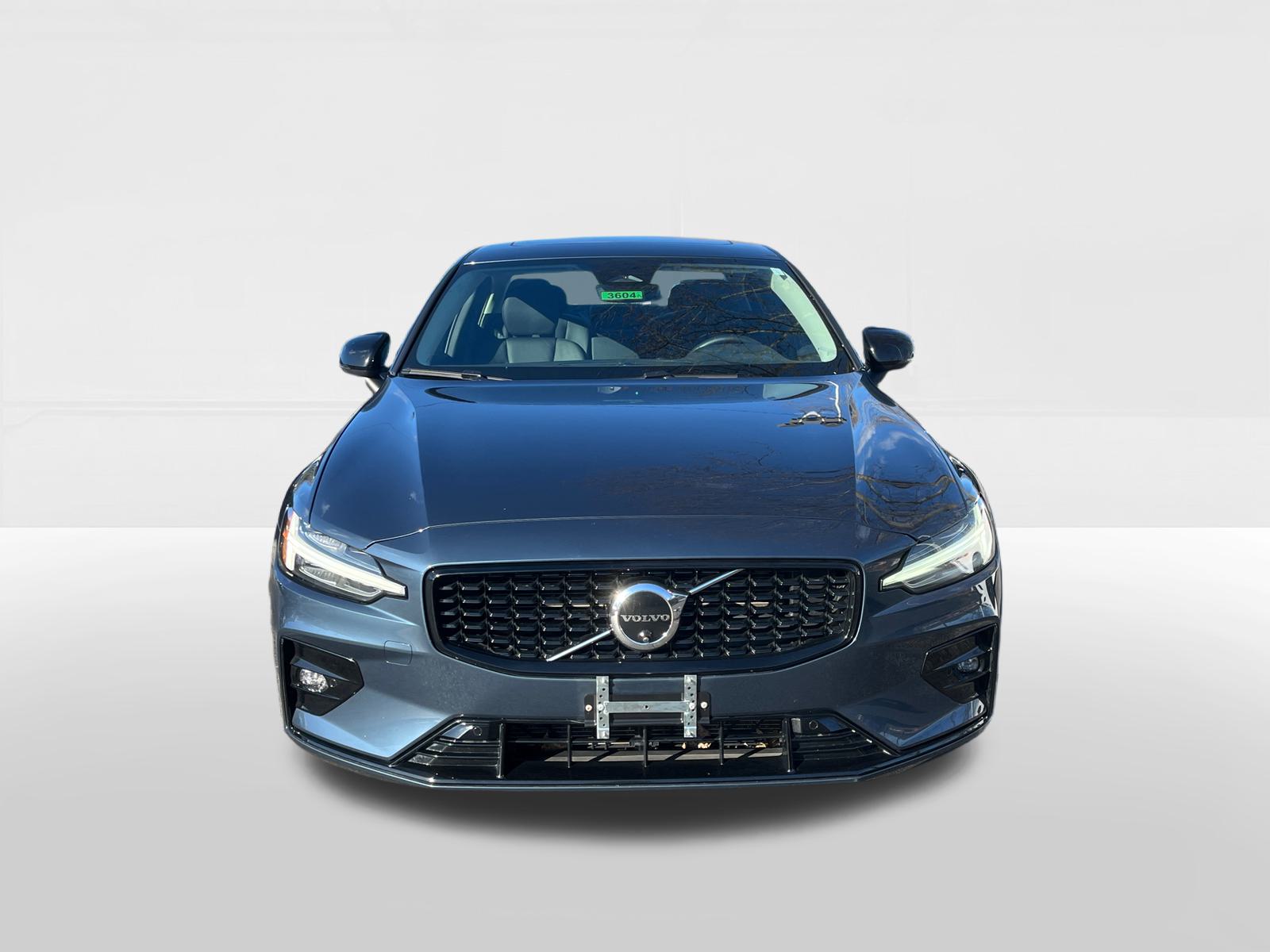 2024 Volvo S60 B5 Plus Dark Theme 3