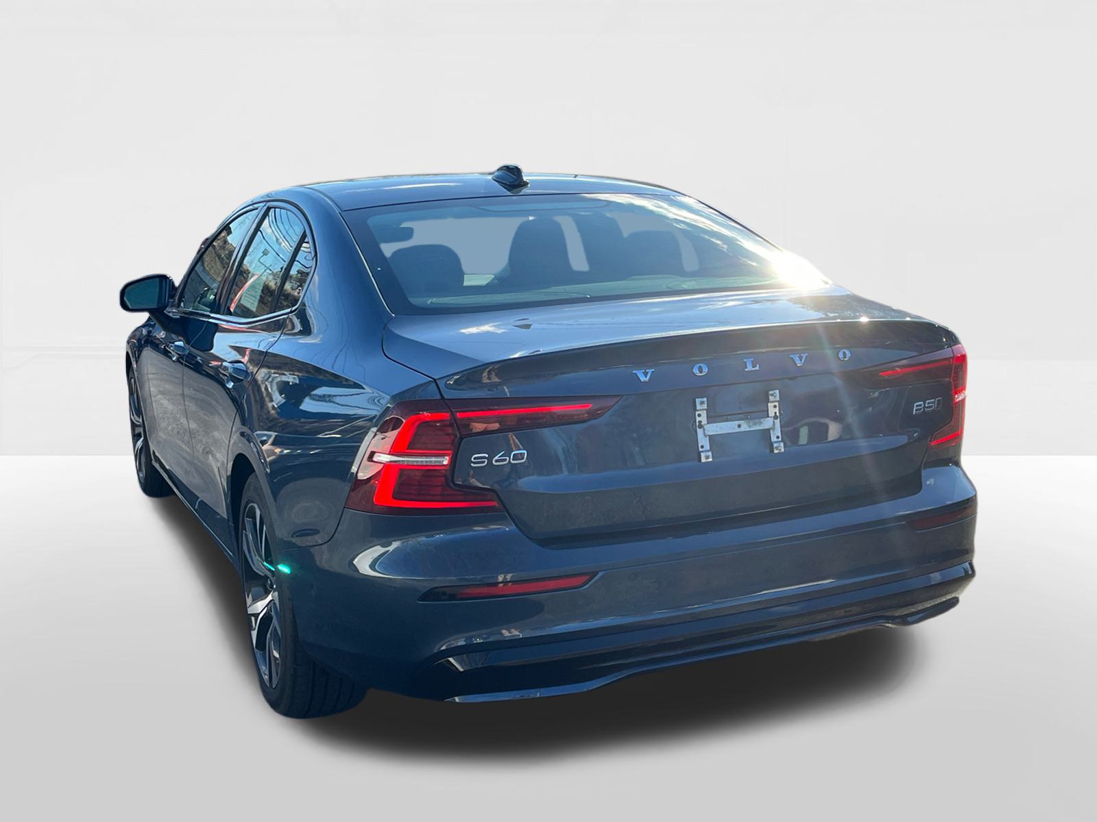 2024 Volvo S60 B5 Plus Dark Theme 6