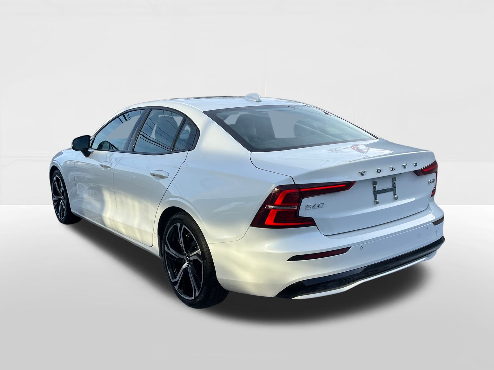 2024 Volvo S60 B5 Core Dark Theme 6